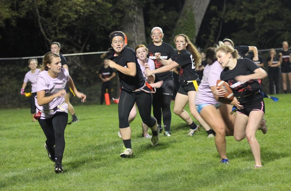 McKayla Hartl carries the ball for the Robbers. Photo by Jacob Feldman.