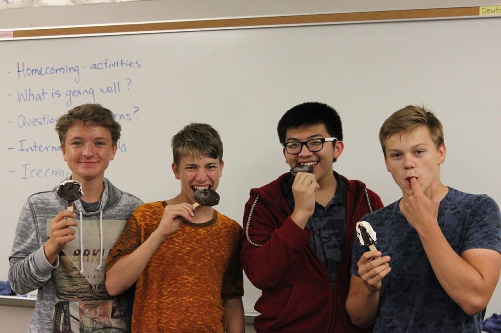 Fynn Utermark (Germany), Mike Siegmund (Germany), Alex Huang (Taiwan) & Trym Anderson (Norway) eat ice cream during a Thundering Herd event Sept. 22. Photo by Kelsey Shady.