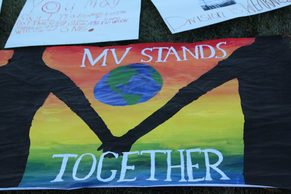 Mount Vernon Stands Together in Display of Unity