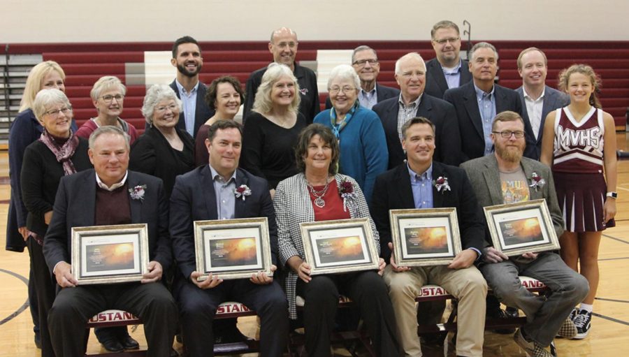 Front Row: 2018 HALL OF FAME INDUCTEES Mike Smith, Michael Bowers, Carol Woods-Boren, Matthew Borg, and Dewane Hughes. Row 2: Barb Thomsen Neal, Ann Koppenhaver, Myrt Clark Bowers, Lisa Capaccioli, Diane Zinkula, Linda Peters, Dean Borg, Richard Scearce, Andrew Morf, and Alina Merlak. Back Row: Nannette Gunn, Ben Brannaman, Greg Batenhorst, John Rife, and Dennis Jordan. Photo by Maddie Shultz.