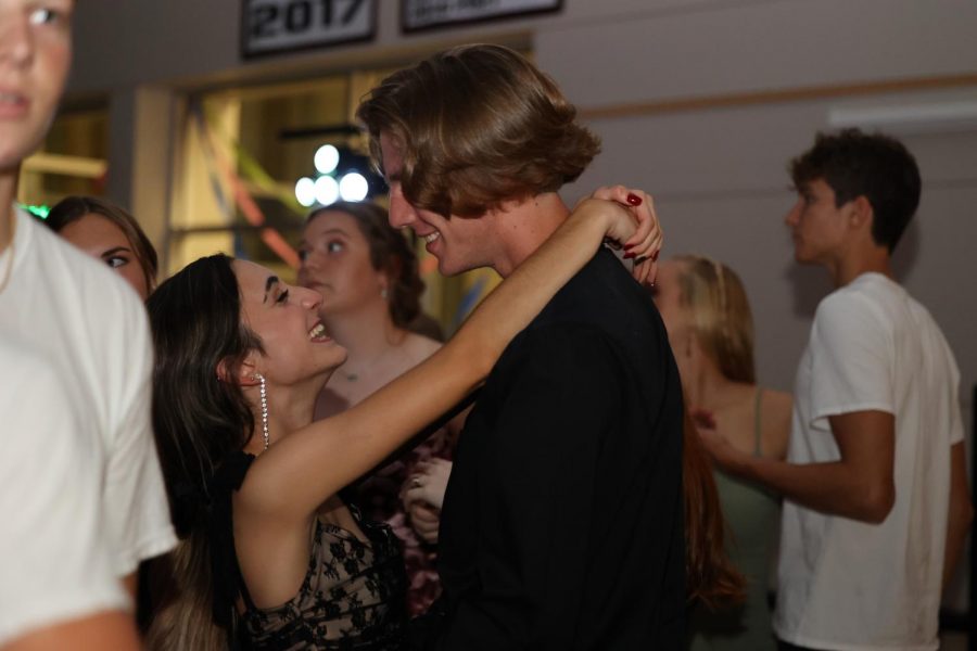Seniors Kambree Hultquist and Carson Sansenbach slow dance with smiles. 