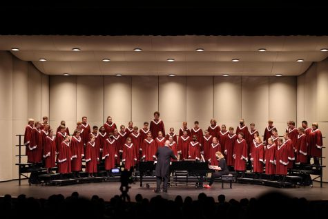 Concert Choir Prepares on Their Own