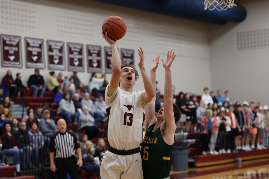 Evan Brase reaches up for a layup against Beckman Catholic on Feb 4.