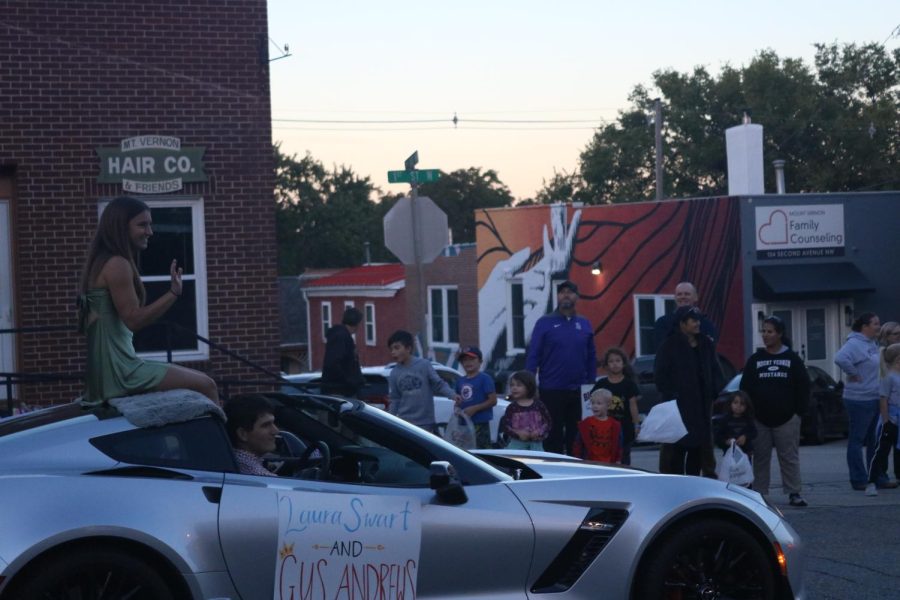 Laura Swart in the car with Gus Andrews waves to the parade crowd Sept 22.