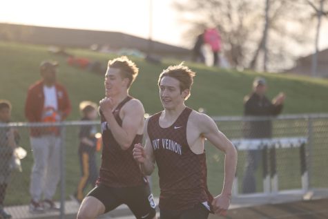 Mount Vernon Takes Solon in the Denny Gruber Co-Ed Relays