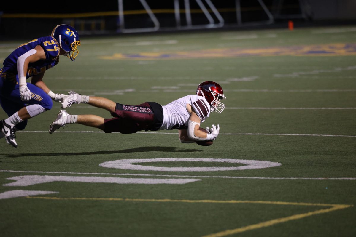 Jase Jaspers makes a flying catch.