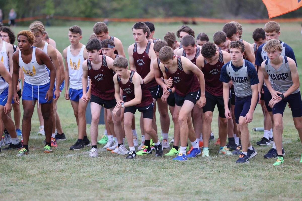 Mount Vernon - Lisbon JV boys line up to race in Solon.