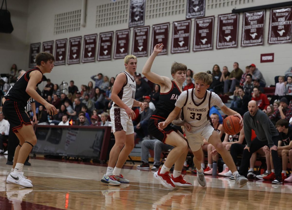 Sophomore Seth Rushford (33) pushes past his Williamsburg opponent to the paint Dec. 13. 