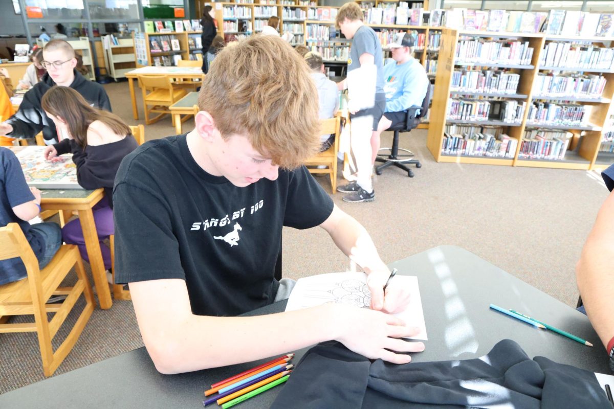 Junior Landon Wilson focuses on his drawing during his Mindfullness J-Term class. 