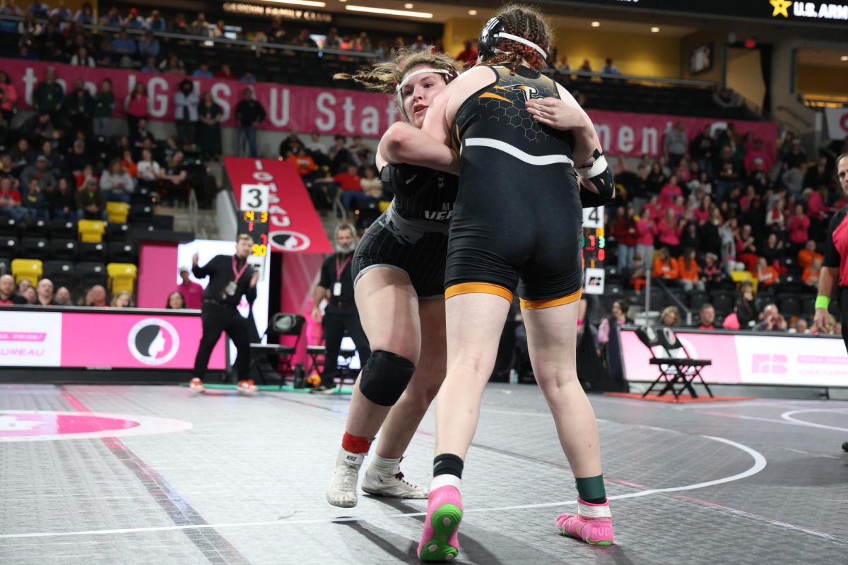 Senior LIbby Dix (190) made an escape to win her state championship match against Charles City senior Leah Stewart, 1-0. 