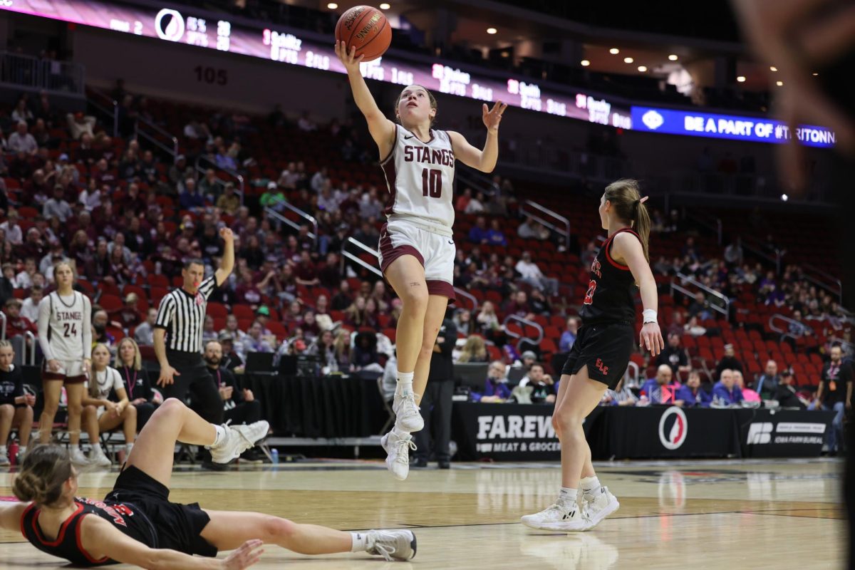 Savanna Wright going up for a layup against the opposing team in the state championship.