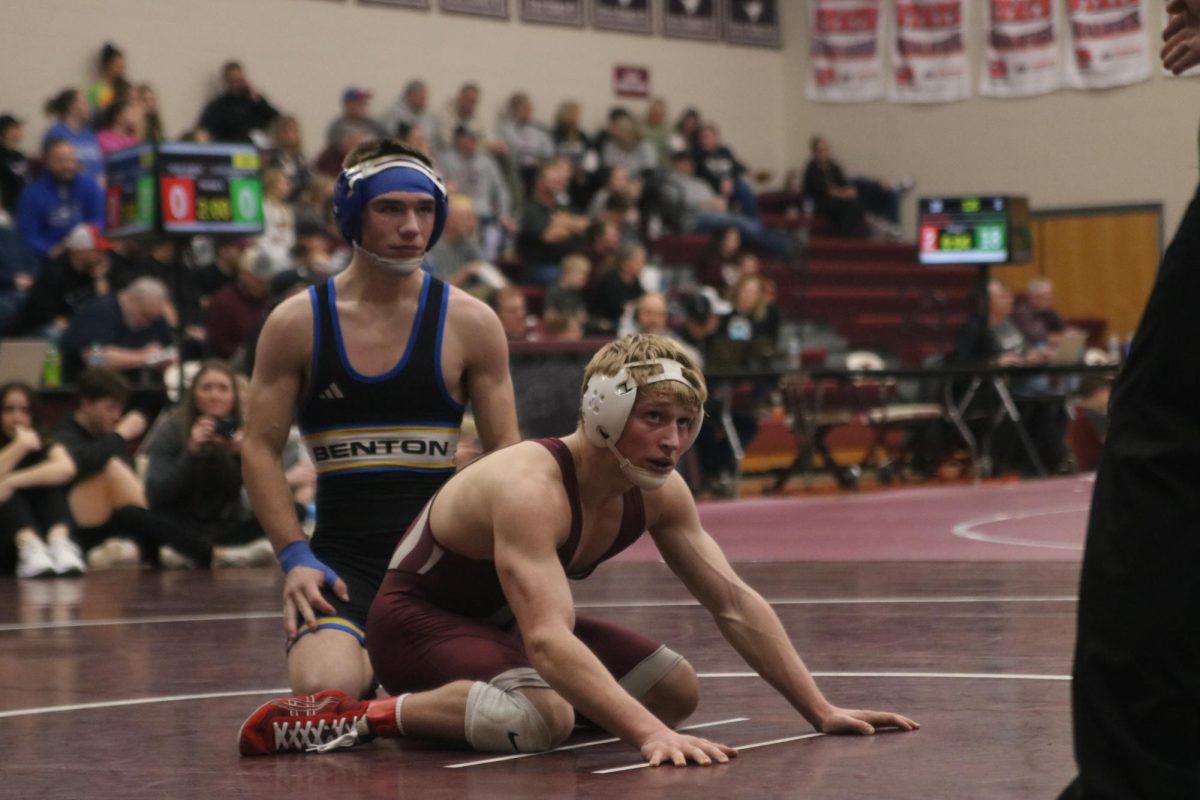 Junior Nolan Mercer (132) wrestles Garrett Kuch on Jan. 8