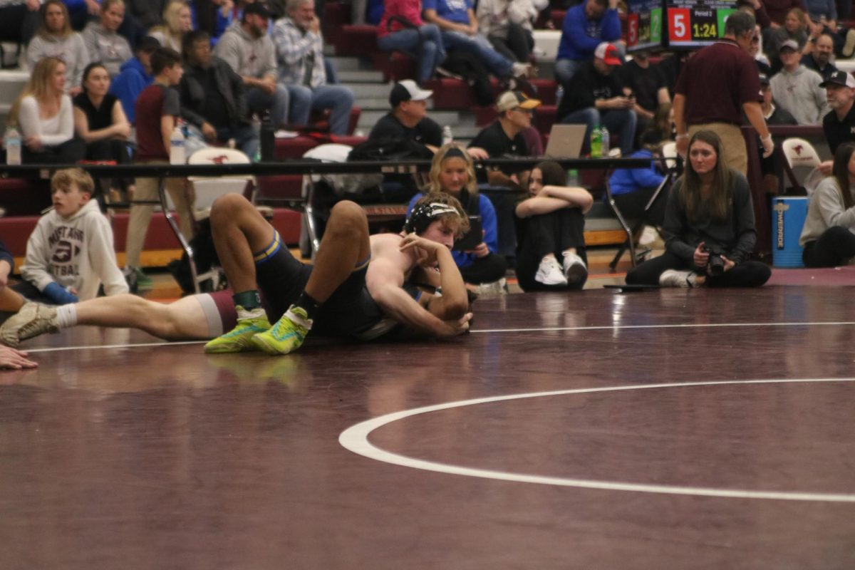 Mount Vernon's Caysen Curran wrestling at the Wrestling Triangular Jan. 8